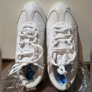 Girls Varsity Athletic Cheer Sneaker, Size 2 Y